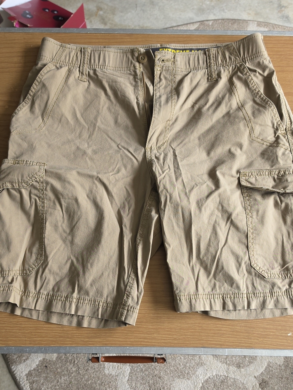 Lee Men's Tan Cargo Shorts with Multiple Pockets